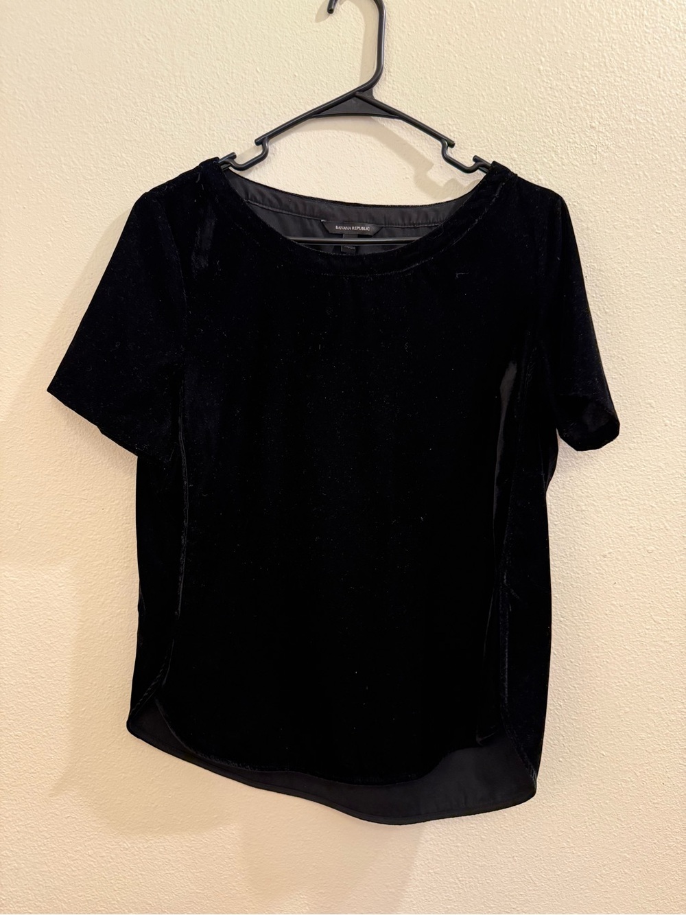 Banana Republic Black Velvet Short Sleeve Tope